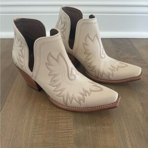 Ariat Women’s Dixon Fashion Booties- Snip Toe in Ivory, Size 8.5